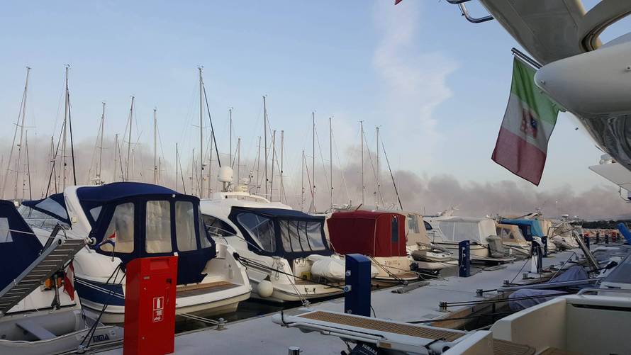 Evakuirali stanovnike sela kod Drniša: 'Ovo je velika nesreća'