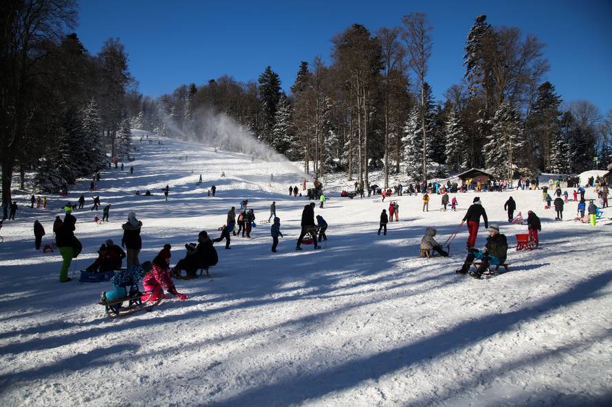 Zagreb: Brojni građani uživali na Sljemenu