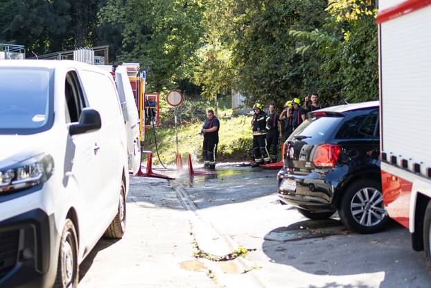 
Zagreb: Pukla cijev, voda prodrla u bolnički podrum u Rockefellerovoj