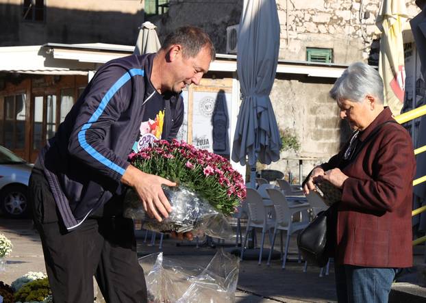 Šibenik: Uo?i nadolaze?ih blagdana pove?ana ponuda cvije?a i cvjetnih aranžmana