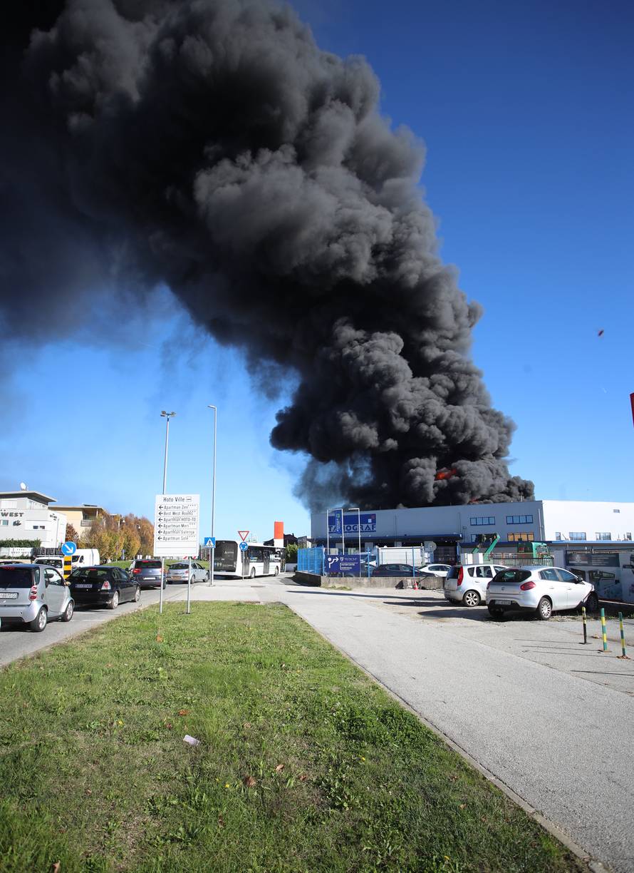Sveta Nedelja: Požar u skladištu guma, hitne službe su na terenu