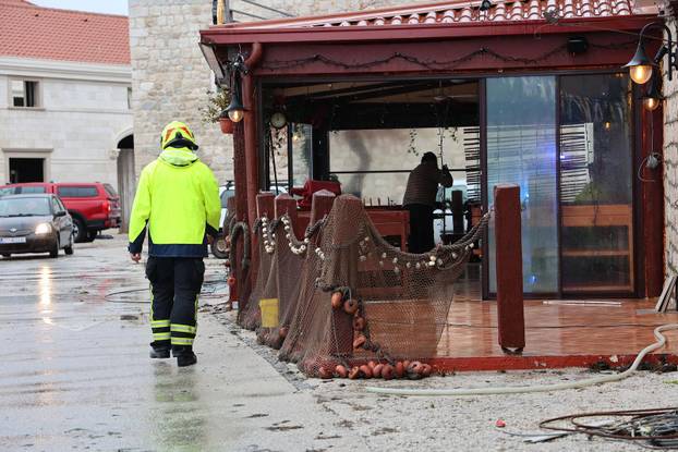 Kaštela: Sanacija štete od posljedica jakog juga i plime