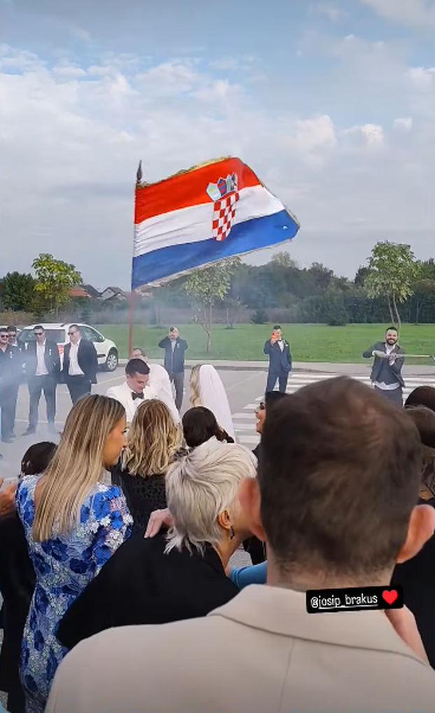 Kakav spektakl! Zvijezda serije 'San snova' i supruga 'zapalili' binu, a Hajduk bio šlag na torti