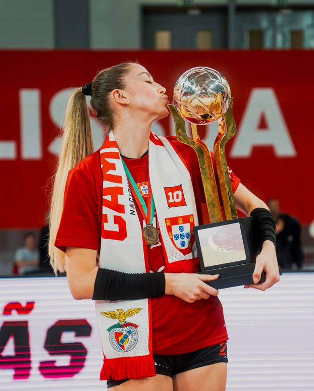 FOTO Hrvatica koja je zaludjela navijače senzualnom tetovažom odmara nakon povijesne sezone