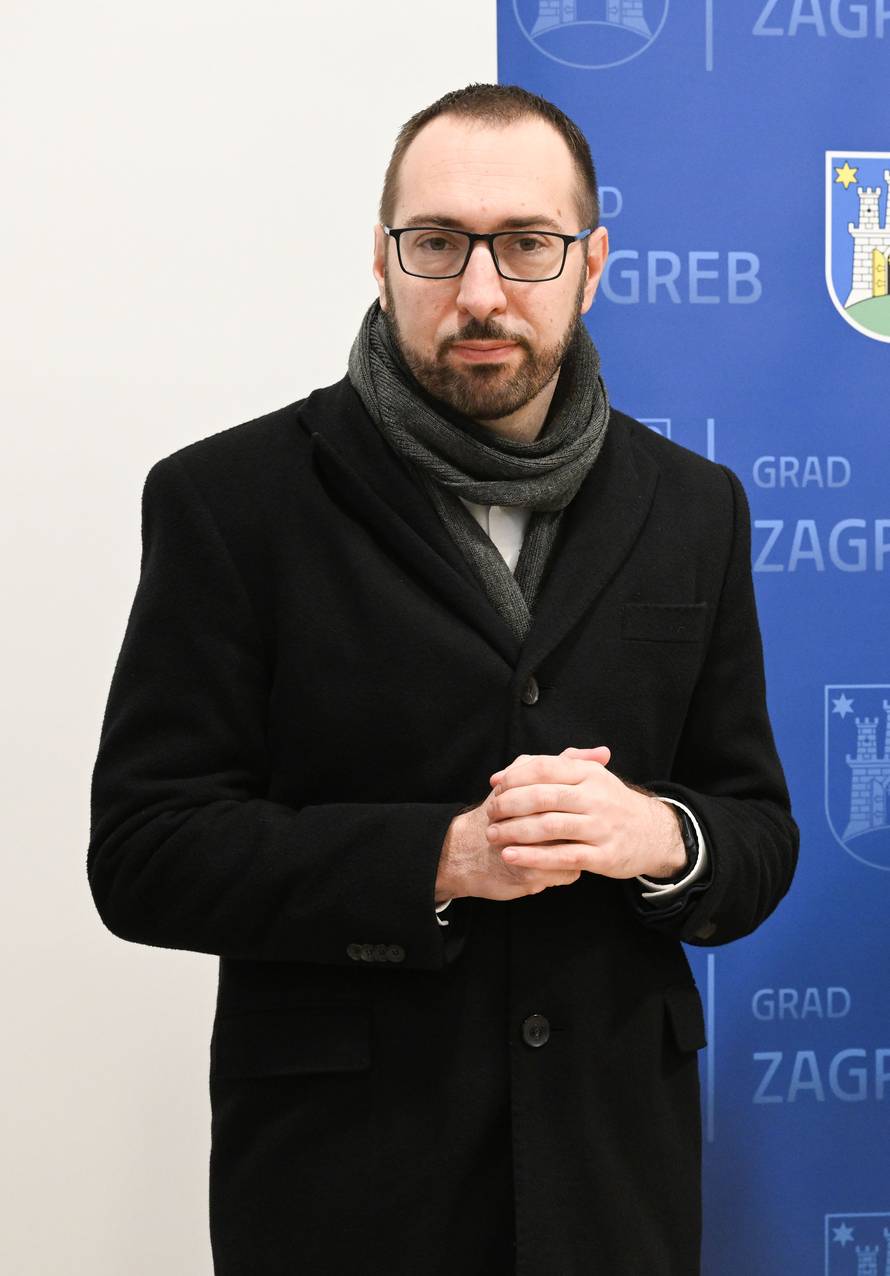 Zagreb: Gradonačelnik Tomašević obišao obnovljenu OŠ Petar Zrinski te se obratio medijima