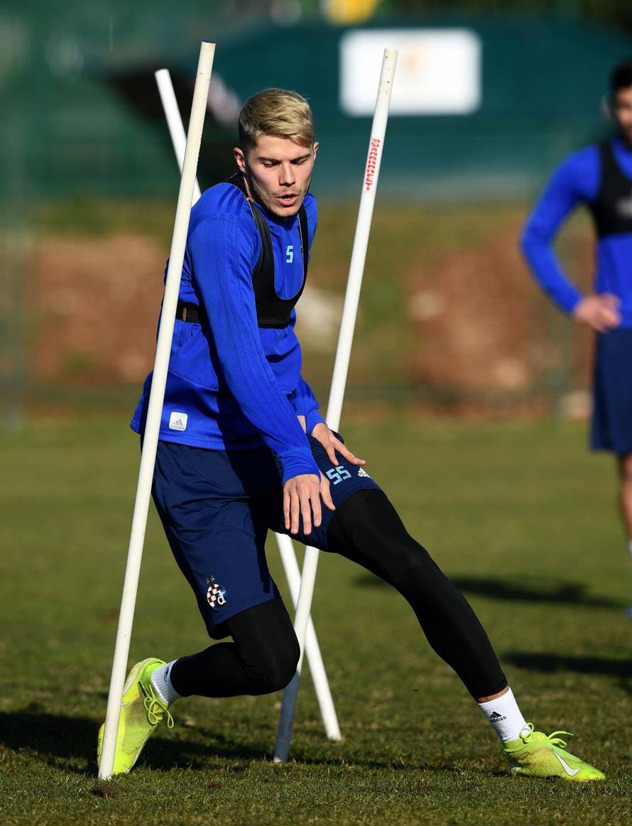 Trening nogometaša Dinama na pripremama u Rovinju