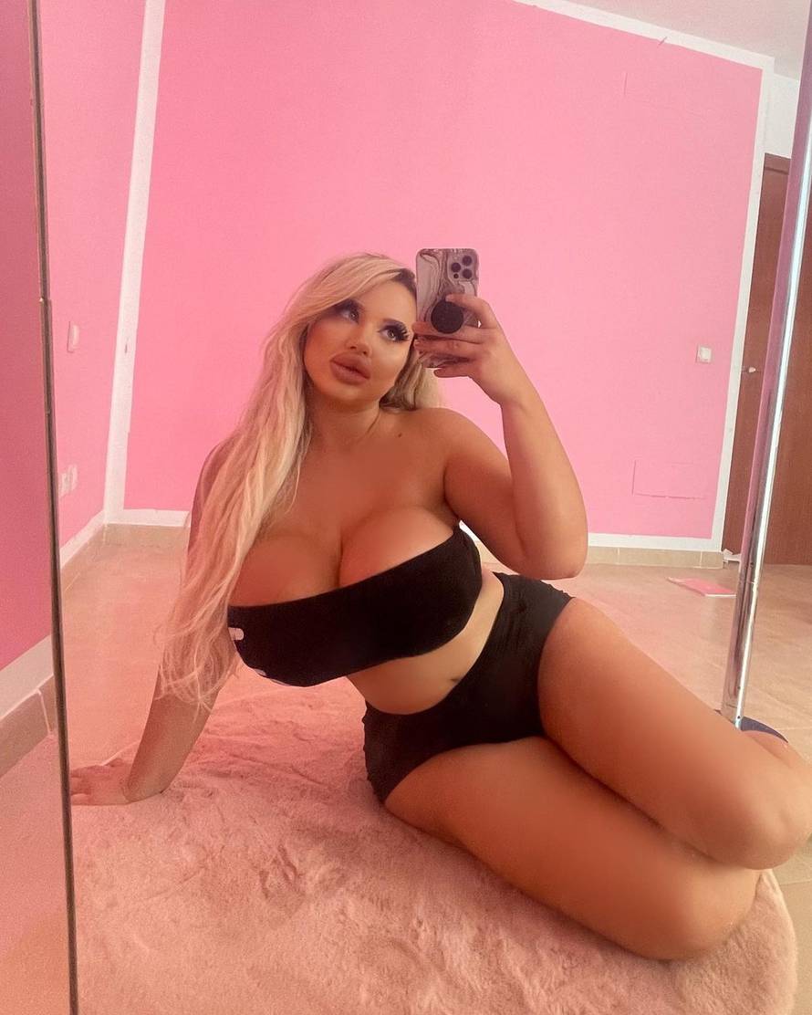 Ugradila 'najveće silikone' pa se snimila kako trči. Obožavatelji: Molim te prestani, to je opasno