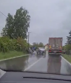 VIDEO: Sudarila se tri vozila kod Bjelovara, jedan je sletio na bok