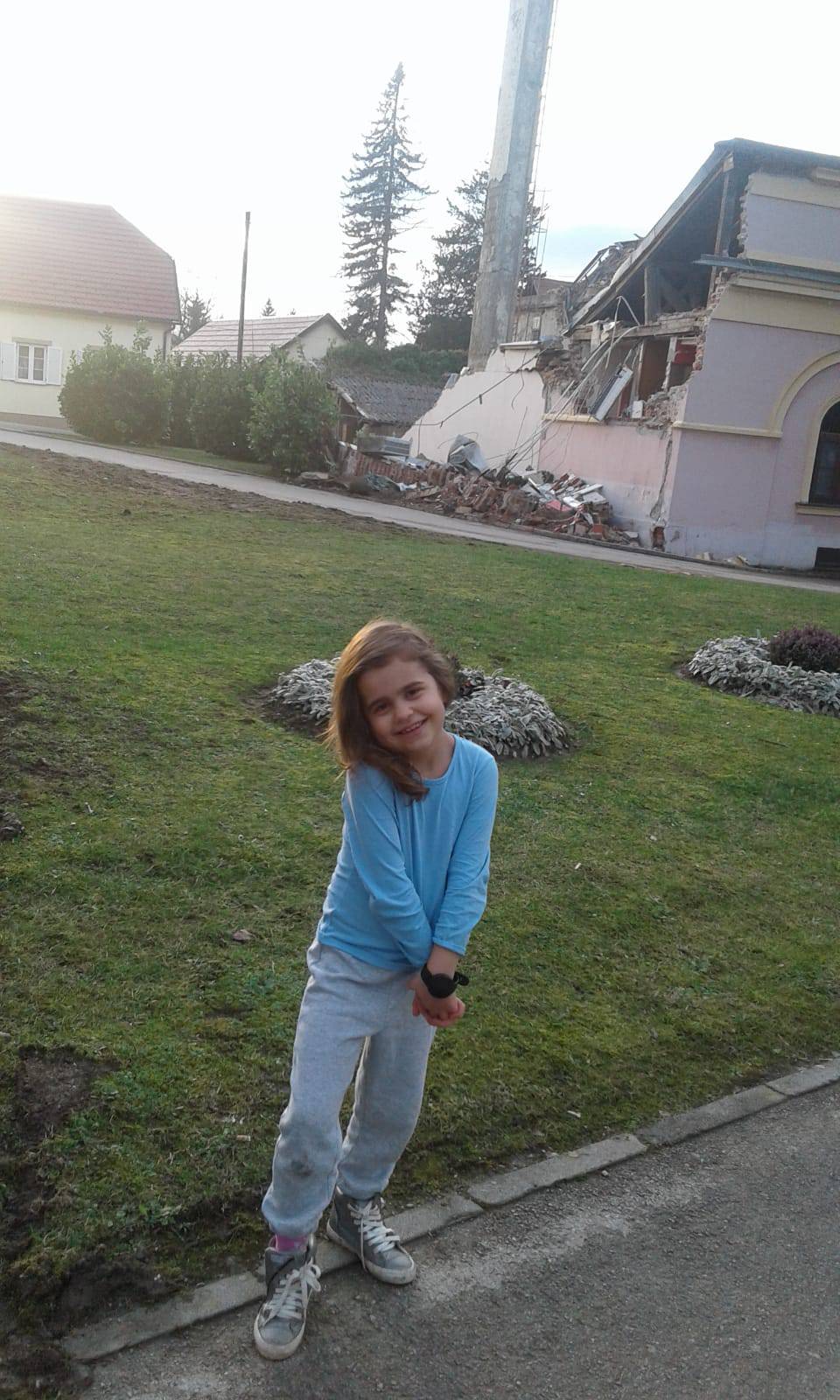 Rita je na zagrebački potres bila u Zagrebu, a na petrinjski kući u Petrinji. U stan više ne želi