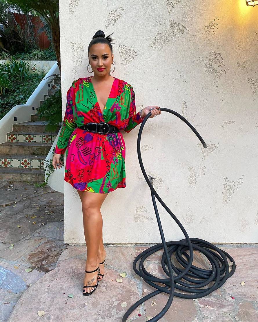 Demi Lovato je pokazala nove grudi: 'Narasle su mi od hrane'