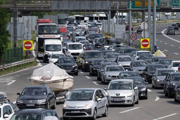 Zagreb: Velike prometne gužve na naplatnoj postaji Lučko u oba smjera