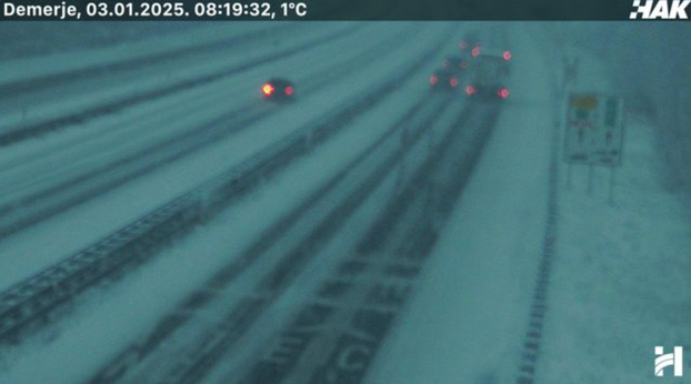 FOTO Ni slučajno na put bez zimske opreme: Pada gust snijeg, kolnici su mokri i skliski