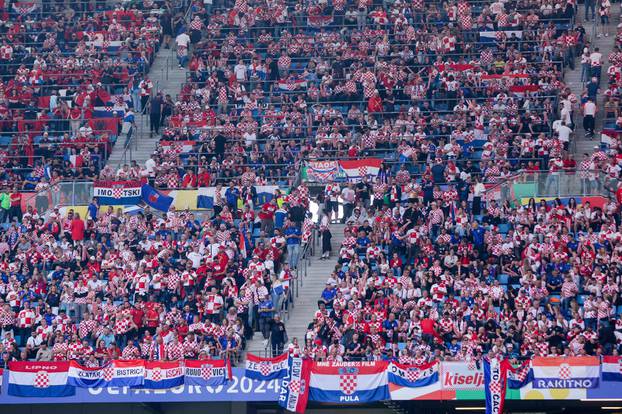 Hamburg: Navijači za vrijeme susreta Hrvatske i Albanije u 2. kolu skupine B na Europskom prvenstvu