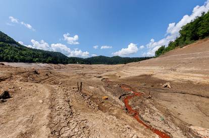 Nevjerojatni prizori: Lokvarsko jezero isušeno nakon nekoliko mjeseci. Evo kako izgleda danas