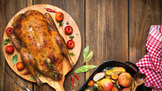 Tradicionalna jela za Svi Svete: Pečena guska, patka ili purica
