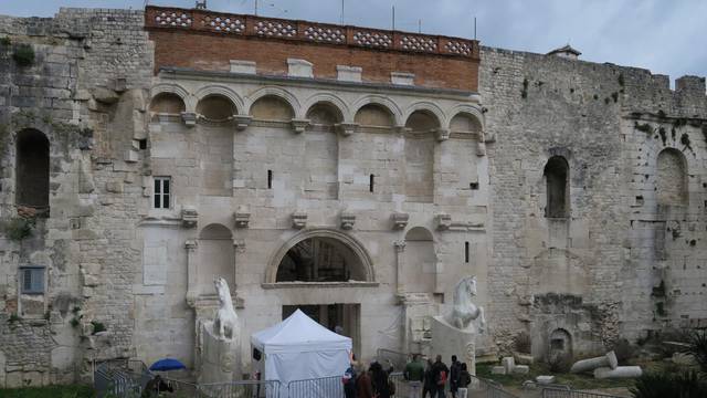 Split: Zlatna vrata Dioklecijanove palaÄe zbog snimanja zatvorena za prolaz