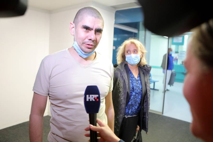 Zagreb: Vjekoslav Prebeg kolima hitne pomoći prevezen u KB Dubrava