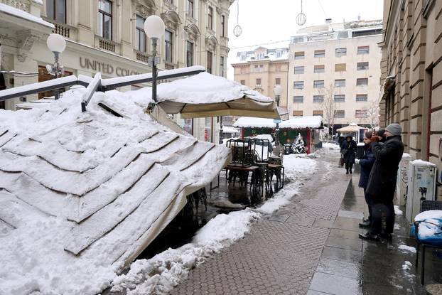 Zagreb: Pod teretom snijega urušila se tenda kafića u Bogovićevoj