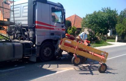 Kamion se zabio u traktor, jedna je osoba ozlijeđena