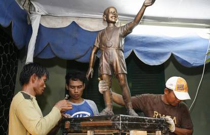 Desetogodišnji Barack Obama dobio brončani kip