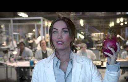 Ovaj bi film svi gledali: Megan Fox u reklami priča s dupinima