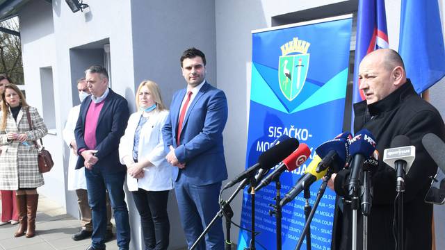 Glina: Tomislav Medved i župan Ivan Celjak obišli su radove na obnovi Doma za starije i Dom zdravlja