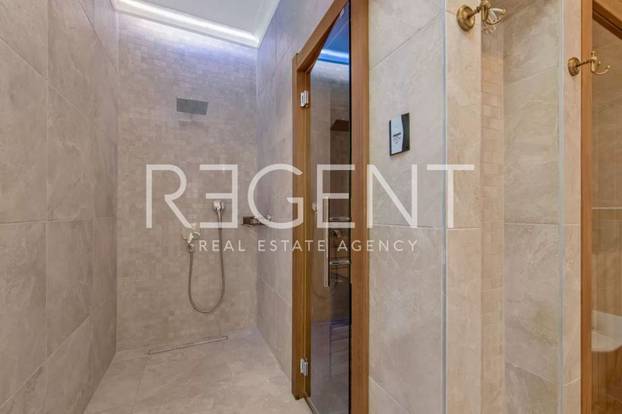 FOTO Luksuzna vila u Vodicama ima grijani bazen, saunu, biljar, jacuzzi... I cijena je 'raskošna'