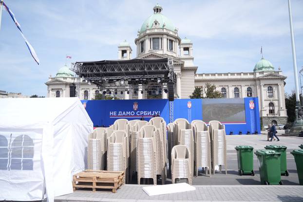 Beograd: Pripreme za trodnevni skup Pokreta za narod i drzavu ispred Narodne skupštine 