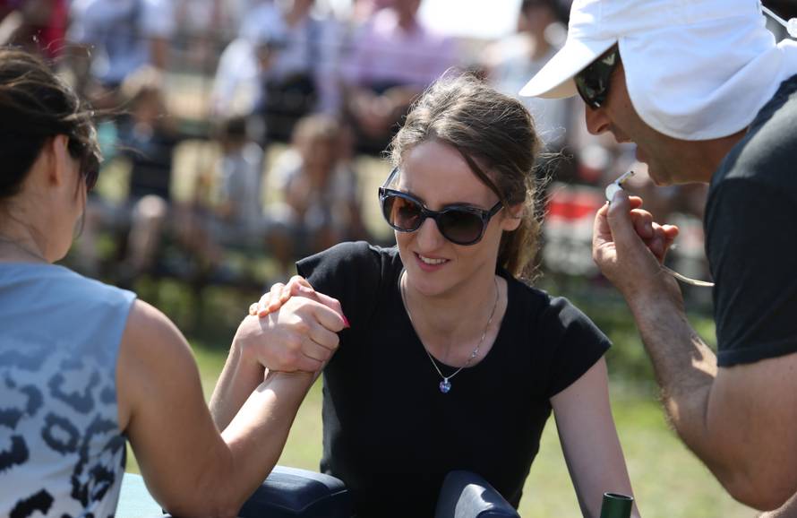 Pobjednik Medo pobjegao preko ograde, ljudi su bježali od njega