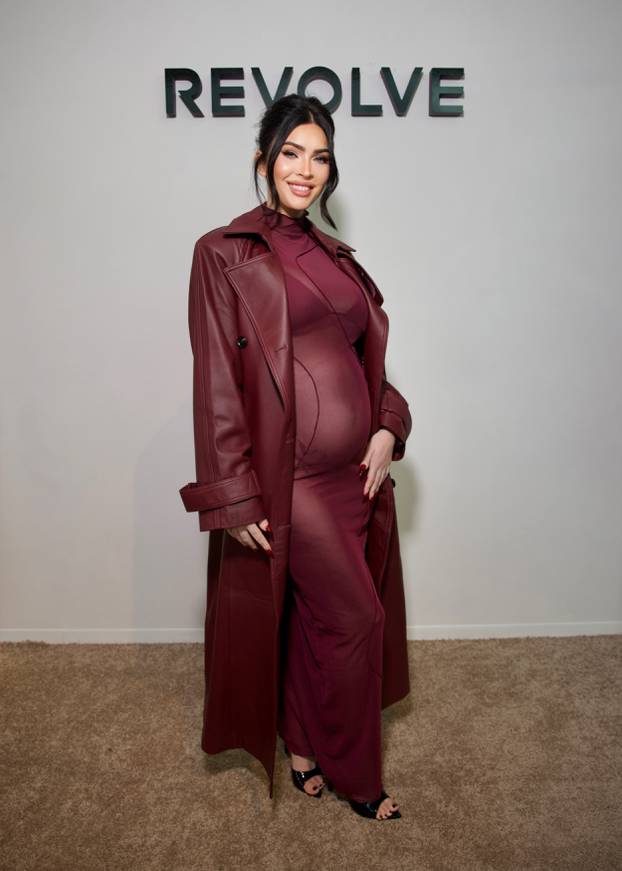 *PREMIUM-EXCLUSIVE*  Megan Fox Shows Off Her Baby Bump for the First Time While Shopping at Revolve’s Holiday Shop at The Grove