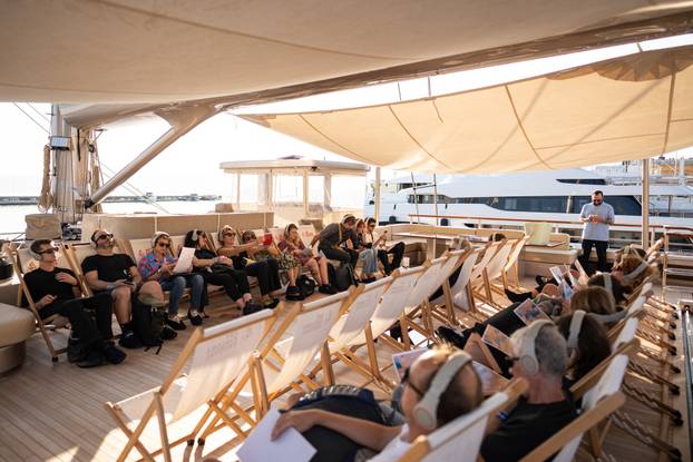 Art Explora brod u Rijeci privukao već 8000 posjetitelja