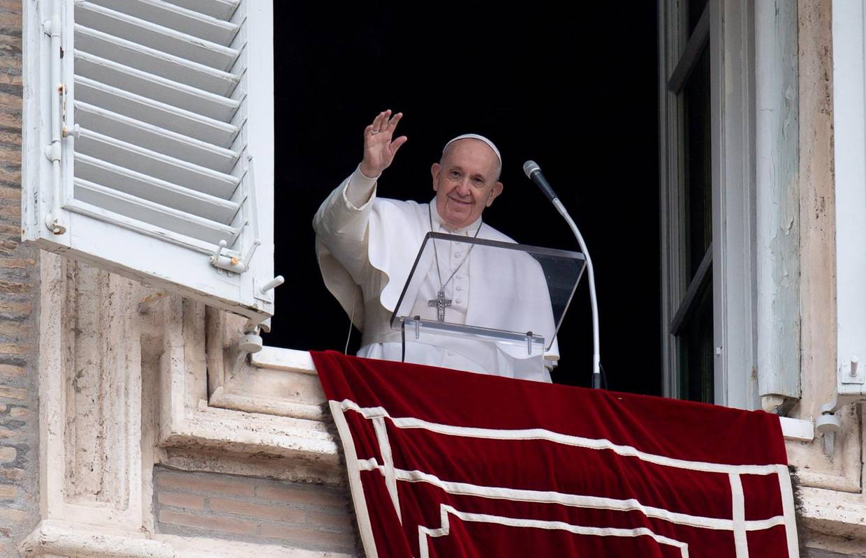 Papa: 'Kult ličnosti nepotreban je u doba zrele demokracije'