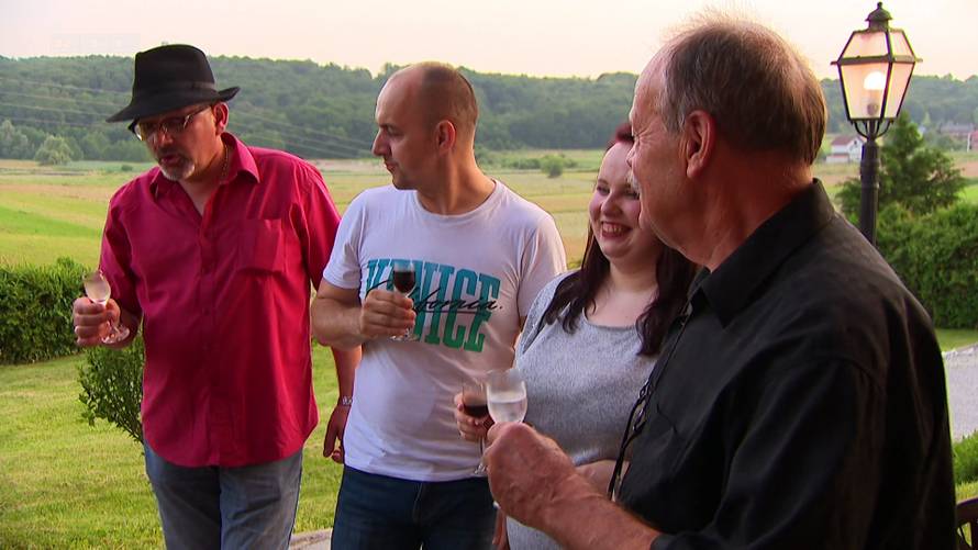 Marko večerom podijelio ekipu, a Gabrijela je prvi put probala teletinu koja ju je oduševila...