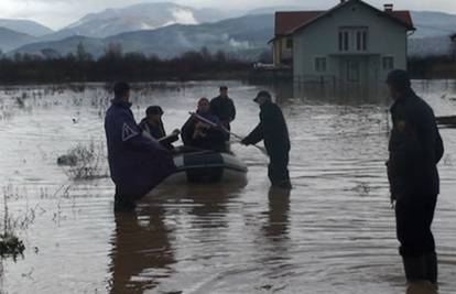 Drina se izlila i zatvorila je skoro sve granice Srbije i BiH