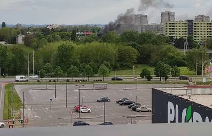 VIDEO Crni gusti dim u Novom Zagrebu: Gori glomazni otpad