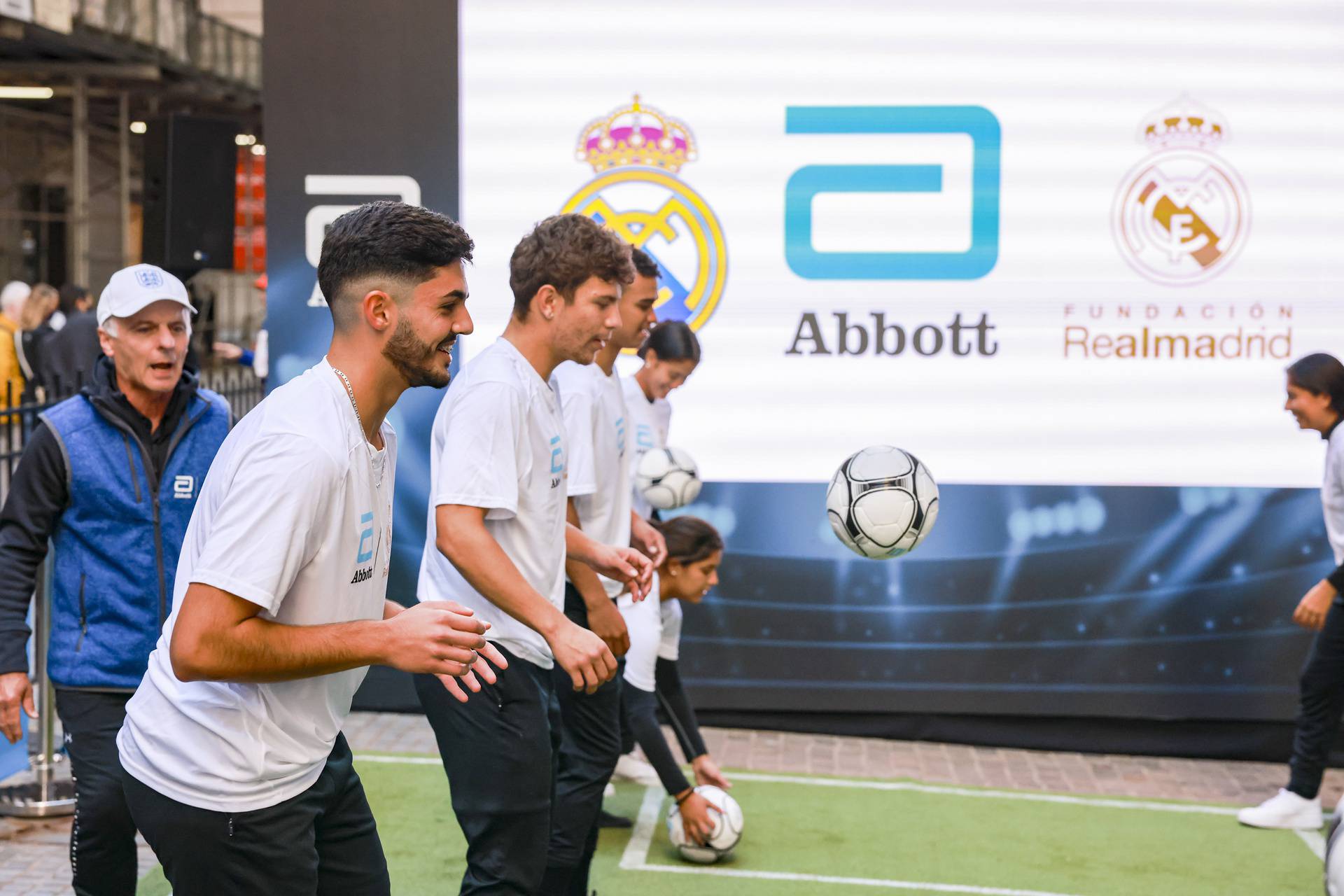 Luka Modrić i Real Madrid udružili se s najpoznatijim TV nogometnim trenerom!