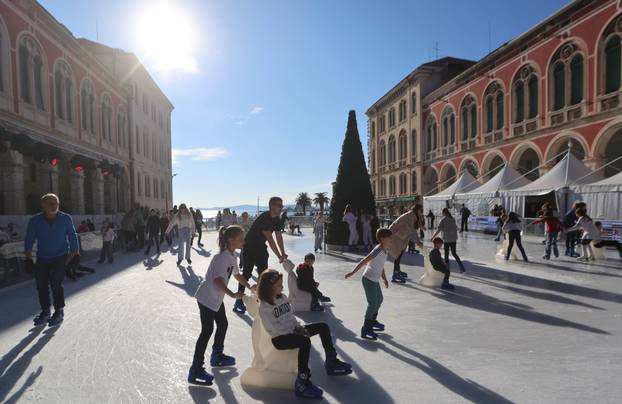 Split- Splićani uzivali u sunčanoj nedjelji.