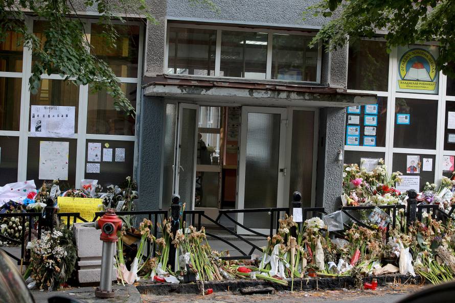 Beograd: Prvi put nakon stravičnog masakra učenici došli na nastavu u OŠ 'Vladislav Ribnikar' 