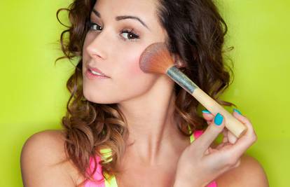 Učinite šminku vodootpornom - koristite i primere i fiksatore