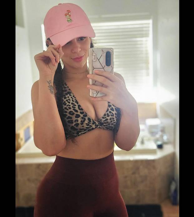 FOTO Ona je 'Bomba', doslovno. Nekad je najavljivala borbe pa promijenila posao. I voli kečera