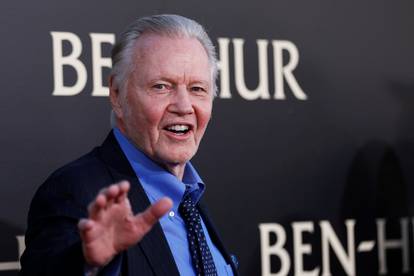 Jon Voight: Angelina se dobro drži, slavit ćemo Božić zajedno