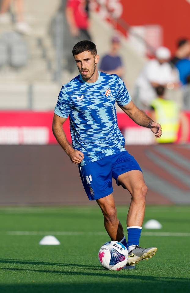 Thun: Zagrijavanje igrača prije početka utakmice FC Thun - GNK Dinamo