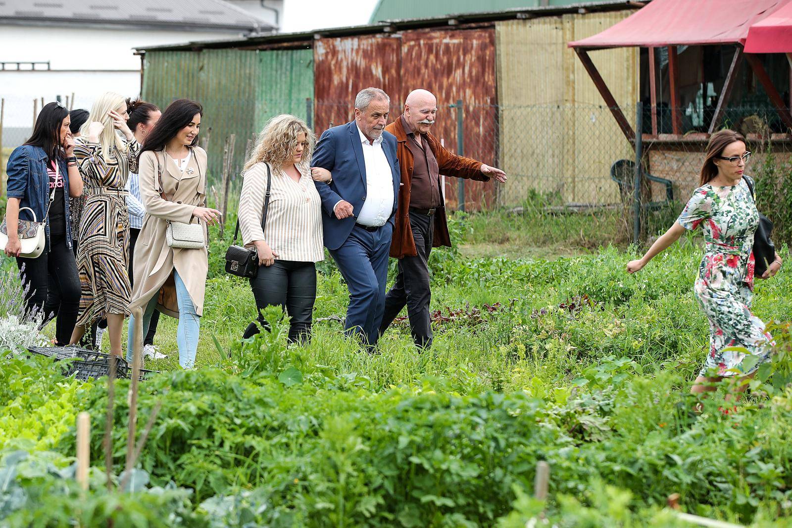 Što mu se dogodilo? Bandić je u Sesvetama teturao, suradnici ga morali pridržavati da ne padne