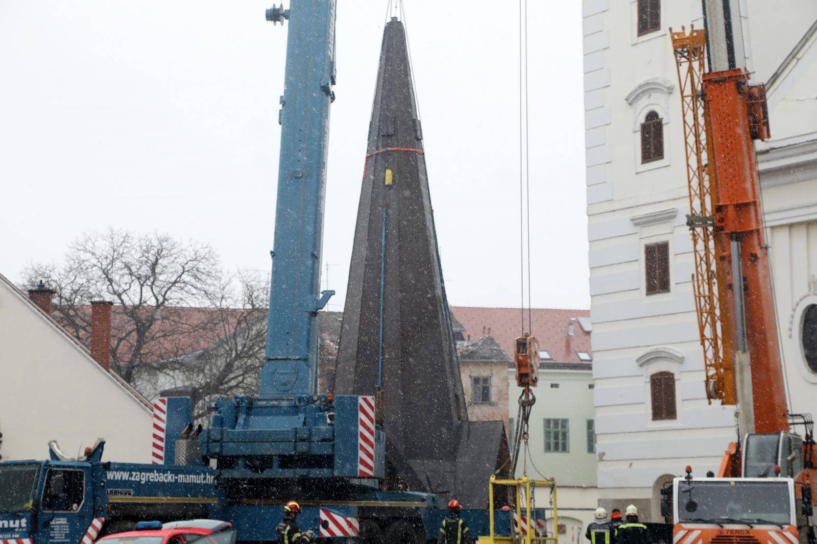 Uklonjen je toranj sisačke katedrale stradale u potresu