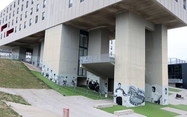 Split: Ususret 114. rođendanU Hajduka na zgradi Sveučilišta naslikani su murali nogometaša