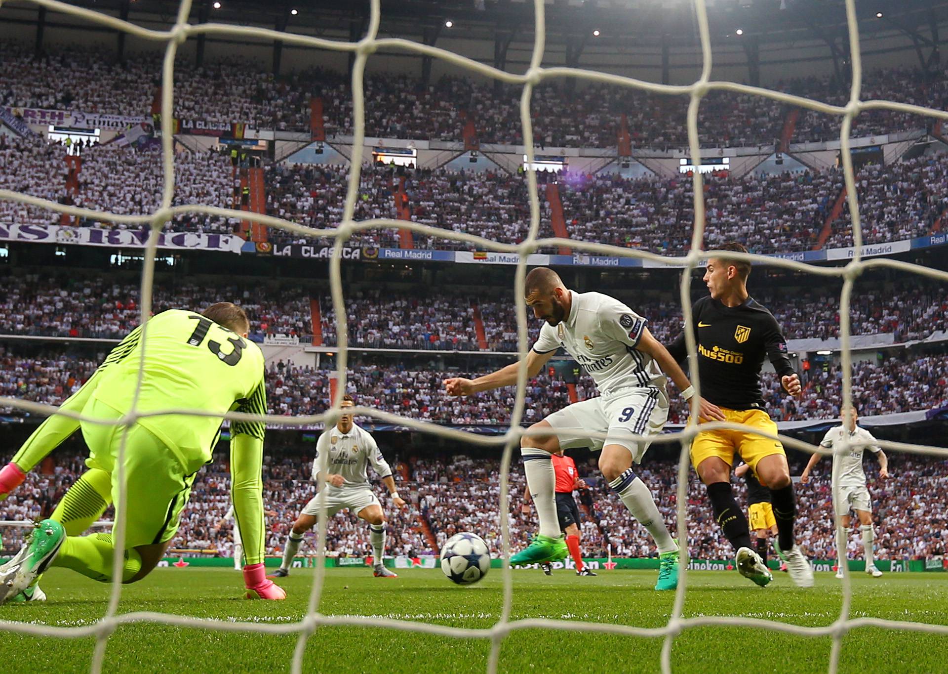 Real Madrid's Karim Benzema misses a chance to score