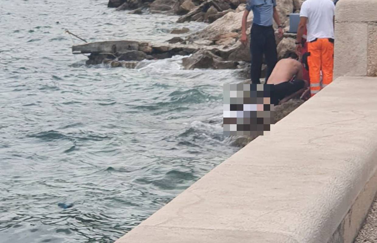 Detalji nesreće na Pelješcu: Nije povukao ručnu i upao u more, policajac skočio u more za njim