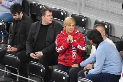 Kolinda sa suprugom Jakovom bodri hrvatske tenisače. S njima je u društvu i Zlatko Dalić...