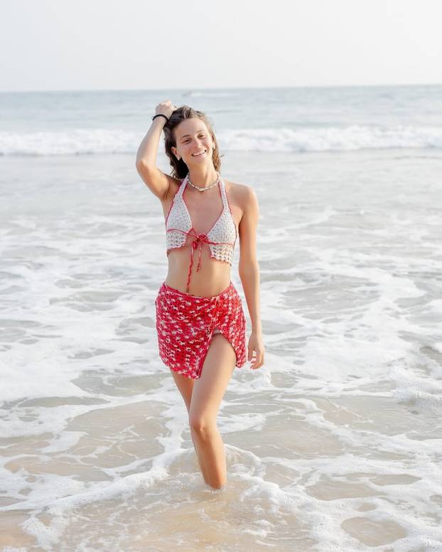 Sjećate se Martine iz 'Ljubav je na selu'? Evo kako sad izgleda, često voli pozirati u tangicama