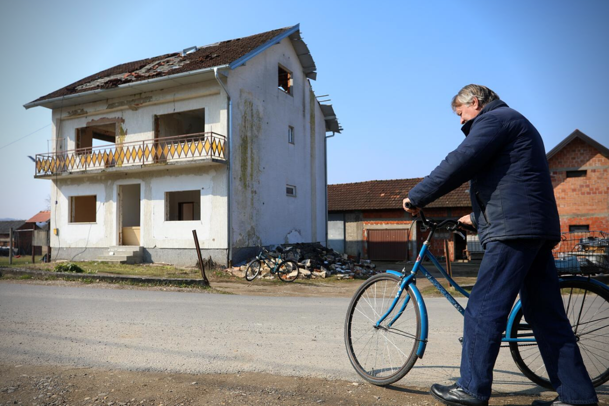 Na Baniji strše samo spomenici opće državne nesposobnosti
